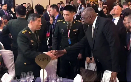 Diễn đàn Shangri-La: Bộ trưởng Quốc phòng Trung - Mỹ bắt tay nhau, Úc kêu gọi đối thoại ngăn chặn thảm họa