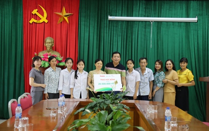 Chắp cánh ước mơ đến trường cho chị em sinh 3 ở Ninh Bình