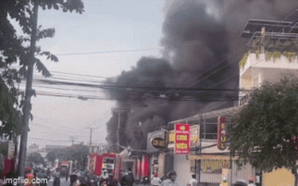 Clip NÓNG 24h: Cháy cửa hàng xe máy ở Bình Dương, hàng trăm xe máy bị thiêu rụi