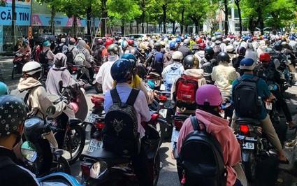 "Kiếp nạn" mang tên bãi gửi xe, sinh viên phải đi học sớm trước cả tiếng