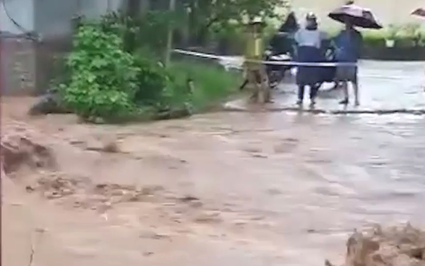 Sơn La: 2 người bị cuốn trôi và 1 người mất tích do mưa lũ 