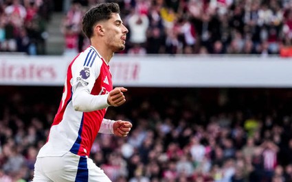 Arsenal ngược dòng, Havertz sánh ngang Van Persie