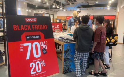 Chị em rủ nhau săn sale "khủng" mỹ phẩm, quần áo ngày Black Friday