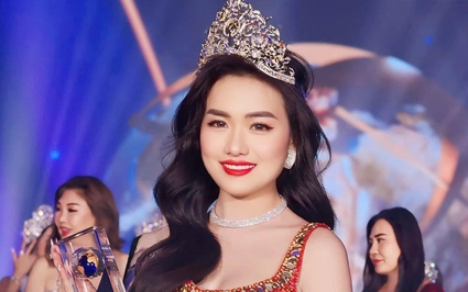 Mang trang phục hoa sen nặng 10kg đến Mrs Earth International 2024, Vũ Thị Hoa đăng quang Hoa hậu và giành 2 giải phụ 