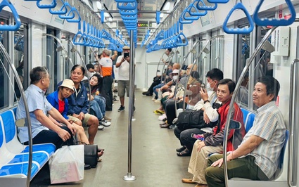 Người dân TP.HCM đi Metro số 1: "Dậy muộn vẫn có thời gian uống cà phê trước khi vào làm"