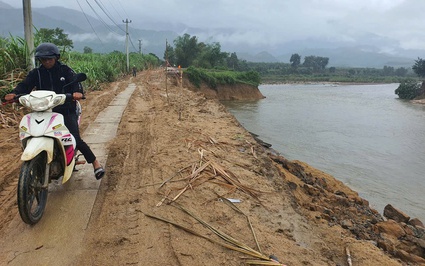 Khánh Hòa: Mưa lớn làm sạt lở đường, hàng trăm người dân đồng bào Raglai có nguy cơ bị cô lập