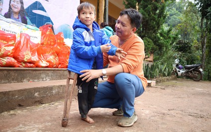 Chung tay mang Đông ấm tặng học sinh vùng cao Lào Cai