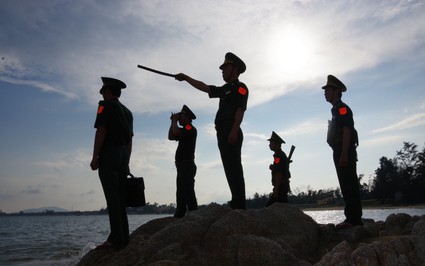 Kỷ niệm 65 năm Ngày truyền thống BĐBP: Những người lính ngày đêm bám biển, lao vào giông bão cứu ngư dân