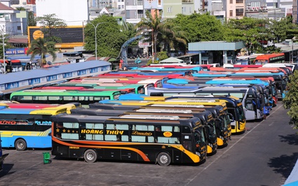 TP.HCM: Xe đậu kín bến, “cháy vé” đến các điểm du lịch dịp nghỉ lễ 30/4 – 1/5