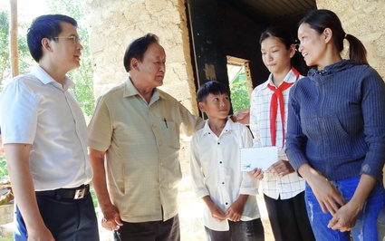 Báo Nông thôn Ngày Nay nâng bước con em nông, ngư dân nghèo tới trường