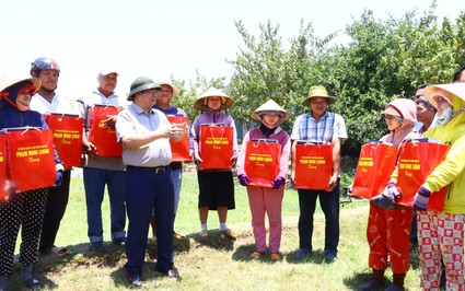Thủ tướng Phạm Minh Chính khảo sát tình hình hạn hán, sản xuất của nông dân Ninh Thuận
