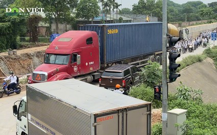 Kinh hoàng: Xe container trốn trạm thu phí Quốc lộ 38 bất chấp chạy vào khu dân cư ở Tiên Du (Bắc Ninh)
