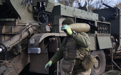 Mỹ rót thêm viện trợ vũ khí khẩn cấp khổng lồ giúp Ukraine chặn đà tiến của quân Nga