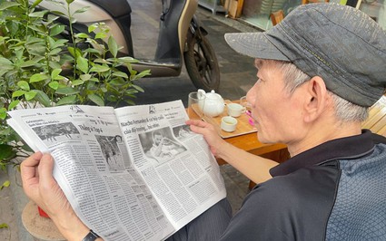 Những độc giả trung thành đọc báo giấy thời 4.0 ở Hà Nội