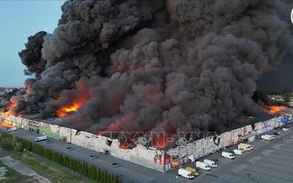 Khoảng 600 quầy hàng của người Việt bị ảnh hưởng trong vụ cháy trung tâm thương mại ở Ba Lan