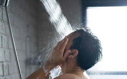 Nắng nóng có nên tắm 2 - 3 lần mỗi ngày không? 
