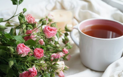 5 lợi ích trẻ hóa của trà hoa hồng