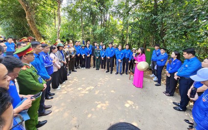 Tháng 5 thăm Làng Sen, gặp những người kể về Bác Hồ bằng giọng Nghệ ngọt ngào
