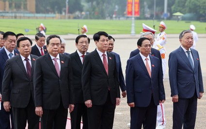 Hình ảnh Lãnh đạo Đảng, Nhà nước vào lăng viếng Bác trước giờ Quốc hội khai mạc Kỳ họp thứ 7