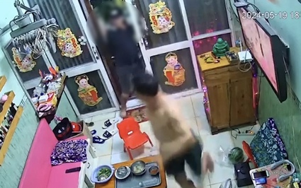 Xôn xao clip thanh niên cầm dao xông vào nhà dân để chém người tại Bình Định