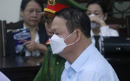 TIN NÓNG 24 GIỜ QUA: Cựu Bí thư Lào Cai Nguyễn Văn Vịnh hầu tòa; cầm dao xông vào nhà dân chém người