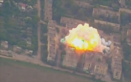 Clip: Nga không kích các vị trí của Ukraine ở Donbass bằng bom nặng 1,5 tấn
