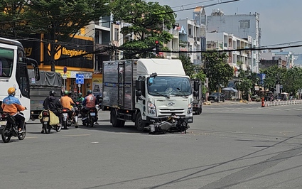 TP.HCM: Xe tải đấu đầu với xe máy, một người đàn ông nhập viện trong tình trạng nặng