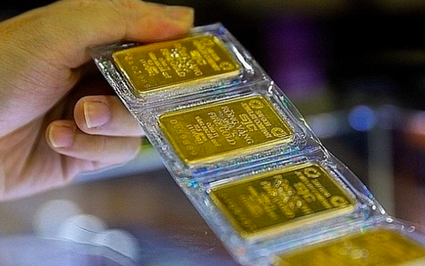 Giá vàng hôm nay 24/5: Tiếp tục "lao dốc" 2% trên thế giới, vàng trong nước "bốc hơi" 1 triệu đồng/lượng
