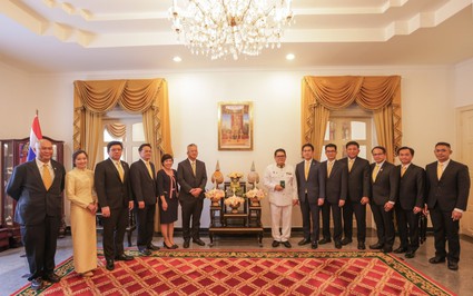 Phó Chủ tịch CPF - Ông Montri Suwanposri nhận Huân chương Hoàng gia từ Quốc Vương Thái Lan