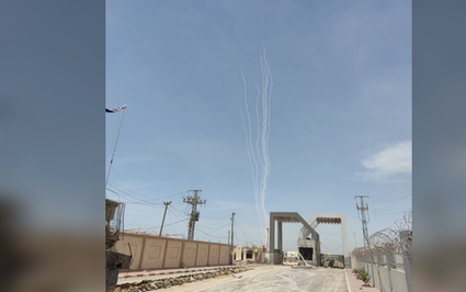 Tel Aviv chìm trong hỏa lực khi tên lửa Hamas xuyên thủng 'Mái vòm sắt' của Israel
