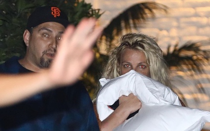 Britney Spears bị thương khi ẩu đả với bạn trai kém tuổi tại khách sạn