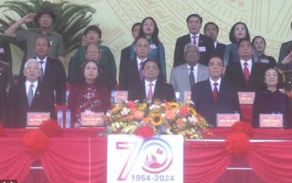 TRỰC TIẾP: Lễ diễu binh, diễu hành kỷ niệm 70 năm Chiến thắng Điện Biên Phủ, Tổng Bí thư gửi lẵng hoa chúc mừng