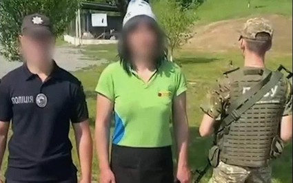 Lính Ukraine ăn mặc như phụ nữ để tránh chiến đấu