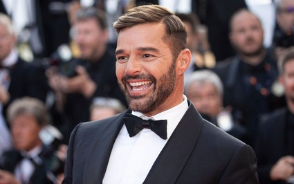 "Vua nhạc Latin" Ricky Martin: "Brad Pitt có sợ bị đóng khung là trai thẳng không?"
