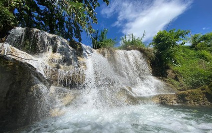 Tránh oi bức Hà Nội, thác nước 5 tầng tuyệt đẹp du khách không nên bỏ lỡ tại Hòa Bình