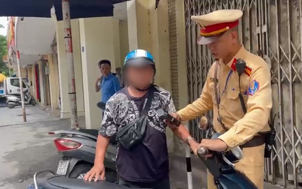 Video: Người đàn ông chống đối, bỏ xe không thổi nồng độ cồn sẽ bị xử phạt thế nào?