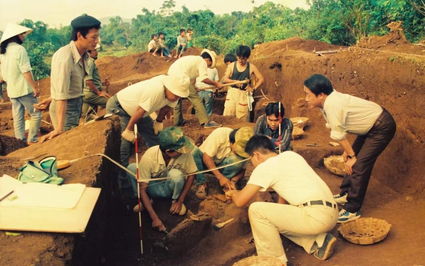 Khai quật 200 mộ cổ, một nhà khảo cổ học Việt Nam lần tìm dấu vết con người Đông Sơn như thế nào?