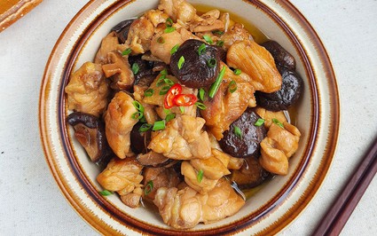 Loại nấm tượng trưng cho sự trường thọ, giàu vitamin, đem nấu với thịt gà thành món cực kì bổ dưỡng