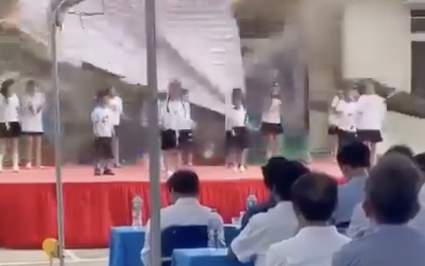 Hoảng hốt sân khấu bất ngờ đổ sập khiến 6 em nhỏ ở Hà Nội bị thương: Trưởng phòng GDĐT nói gì?