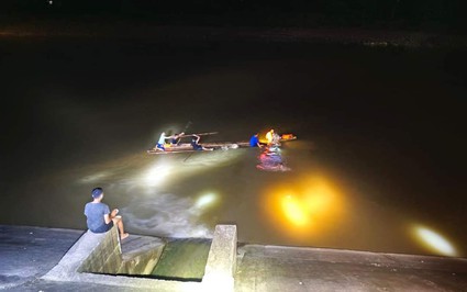Yên Bái: Huy động gần 300 người trong đêm tìm kiếm nam sinh 17 tuổi bị nước cuốn trôi ở suối Thia