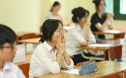 Hơn 100.000 học sinh Hà Nội làm thủ tục thi lớp 10: Phụ huynh hốt hoảng khi con không thấy căn cước, quên giấy tờ