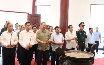 Chủ tịch nước Tô Lâm dâng hương đền thờ Đại tướng Võ Nguyễn Giáp ở Khu di tích quốc gia đặc biệt
