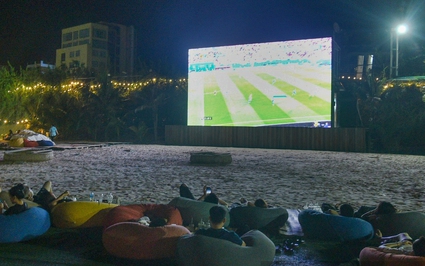Quán cà phê dựng màn hình cỡ lớn, người Hà Nội xuyên đêm xem Euro 2024