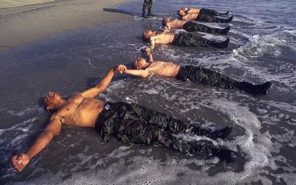 Lính SEAL Mỹ bắn thẳng vào tim tự sát phơi bày góc khuất kinh hoàng của đội quân tinh nhuệ bậc nhất thế giới