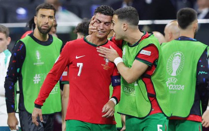 Đá hỏng penalty và chạm mốc đáng buồn, Ronaldo bật khóc