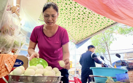 Chạy hơn 20 cây số từ Sài Gòn xuống Đồng Nai để ăn hột vịt lộn, quán có gì ngon mà hút dữ vậy?