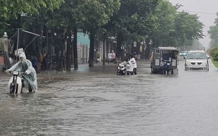 Mưa trắng trời, nhiều tuyến đường và vùng trũng ở Quảng Nam ngập sâu 