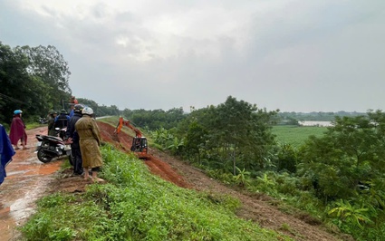 Nguy hiểm tình trạng sạt lở nghiêm trọng mái đê sông Chu (Thanh Hóa)