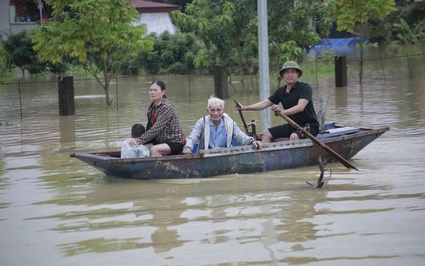 Mưa lớn, lũ thượng nguồn dồn về, mực nước các sông dâng cao, nhiều huyện bị ngập ở Thanh Hóa