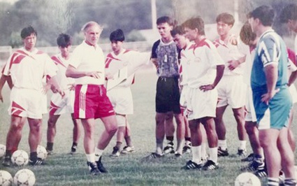 HLV Karl Heinz Weigang và nghi vấn ĐT Việt Nam bán độ: “Các anh bán trận này bao nhiêu tiền?” 